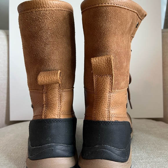 UGG Women's Tan and Black Winter Boots - Picture 4 of 7